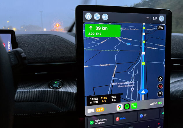 Apple Carplay, als je hier eenmaal aan gewend bent, wil je nooit meer iets anders.