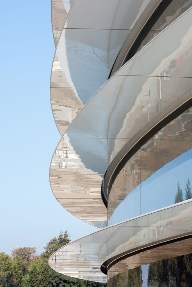 apple-park-photo-4-building-closeup