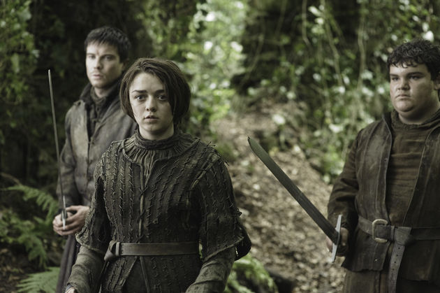 arya-stark-theon-greyjoy-en-ser-davos-se.jpg