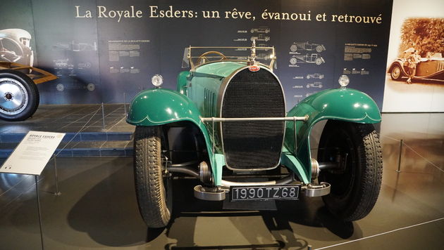 Deze Bugatti La Royale Esders Roadster uit 1990 is een reconstructie van het model uit 1930