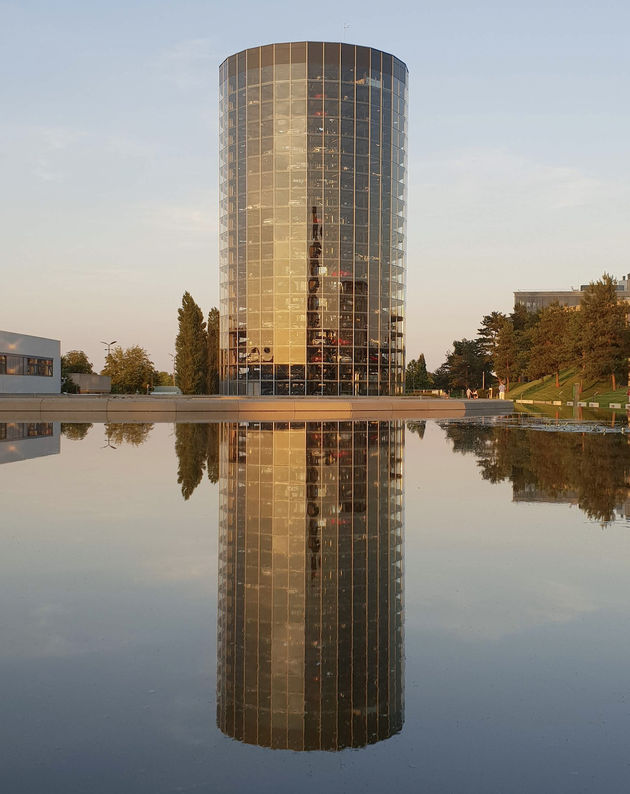De Autostadt Volkswagen torens horen op de bucketlist van iedere autoliefhebber