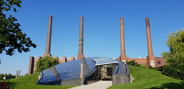 Het Bugatti paviljoen, verscholen onder de grond