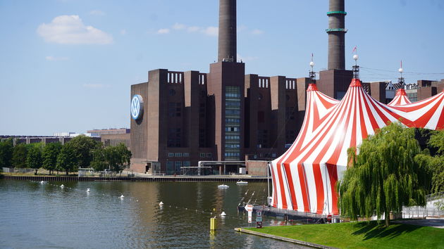 Uitkijk op het Volkswagen complex