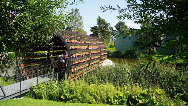 Ronddraaiende plantenbak (hangt in het water)