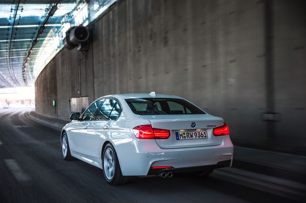 BMW 330e - CarRepublic -1