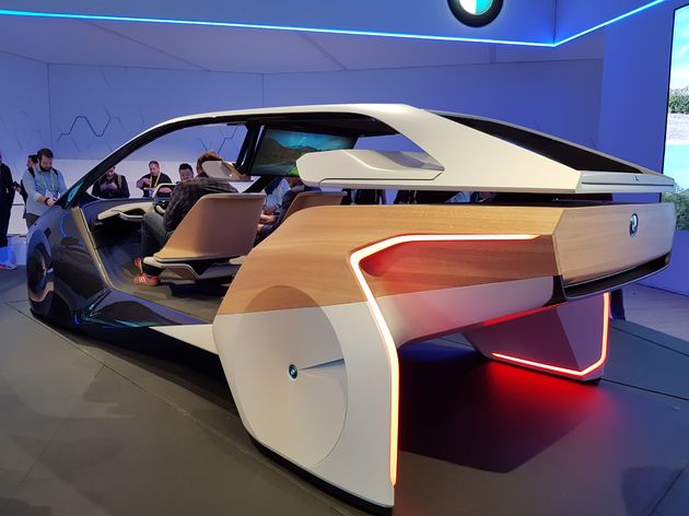 Future study model van BMW met binnenin BMW HoloActive Touch<span class=\