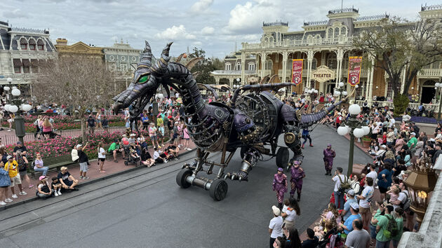 <i>Disney\u2019s Festival of Fantasy Parade</i>