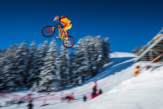 Mountainbiker en YouTube-ster Fabio Wibmer in actie