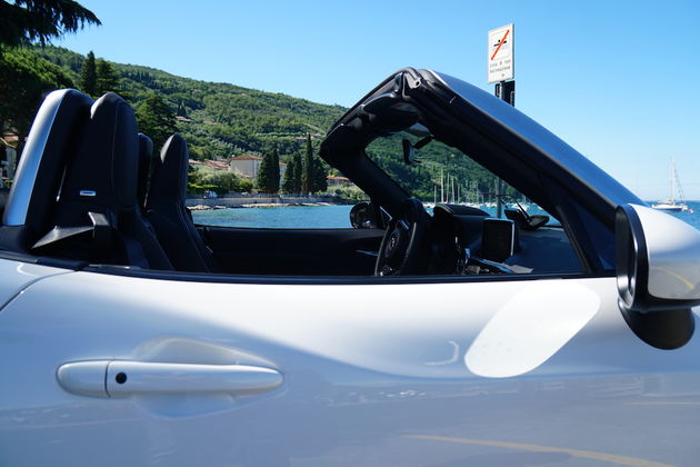 fiat_124_spider_wit_cockpit