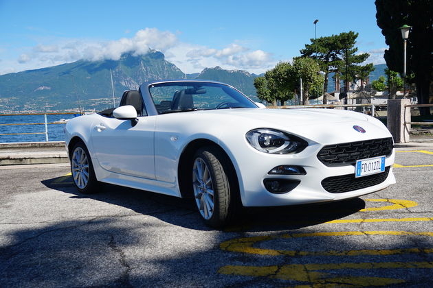 fiat_124_spider_wit_voorkant