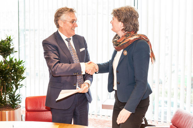 <i>Burgemeester John Jorritsma en Nienke Meijer. Foto via Fluvius.</i>