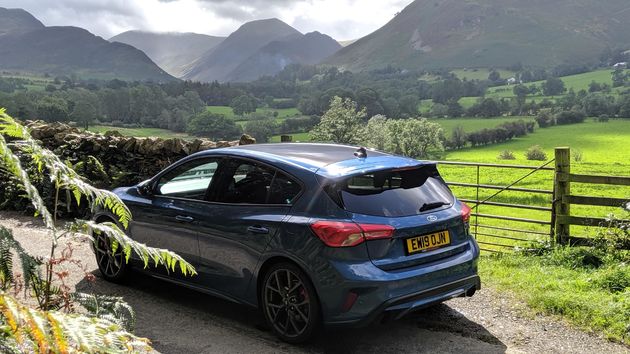 Ford Fiesta GT in het prachtige landschap bij Dovenby Hal