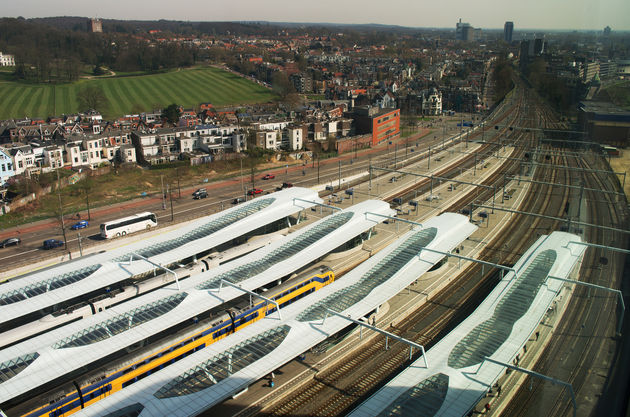 Station Arnhem. Foto \u00a9 photosis - Fotolia