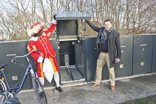 Zo zien de fietskluizen in Holwerd eruit