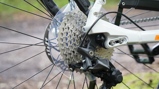 Gazelle Ultimate T10 is uitgerust met een Shimano Deore derailleur