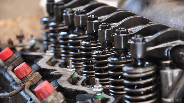 Bij motoren bepaalt de cilinderinhoud mede het maximale geluidsniveau dat de bolide mag produceren.