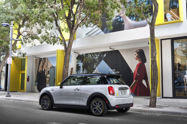 MINI Electric meets Miami, Fashion & Style