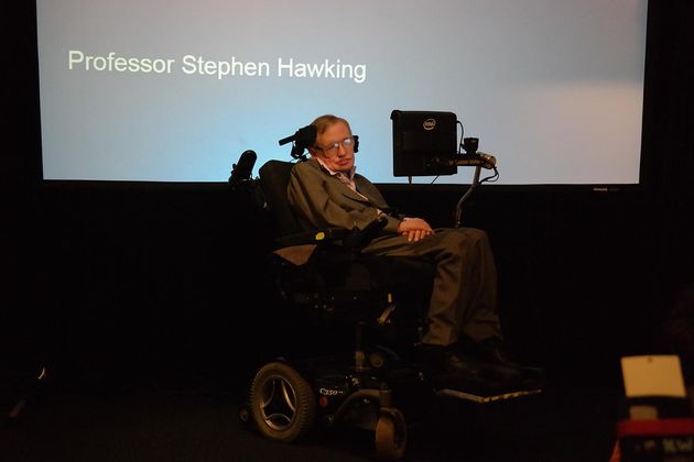 Stephen Hakwing tijdens de presentatie.