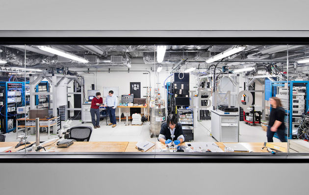 <i>The IBM Q Lab at the T.J. Watson Research Center, NY. Connie Zhou voor IBM.</i>