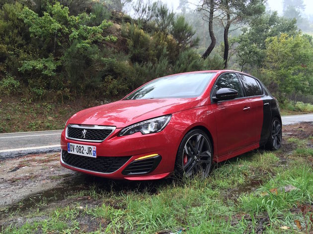 Peugeot 308 GTi kleurcombinatie van Rouge Ultimate en Noir Perla Nera