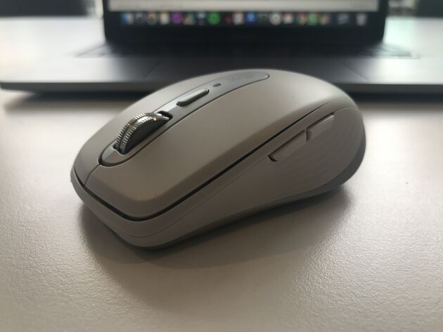 De muis van Macbook in de kleur wit