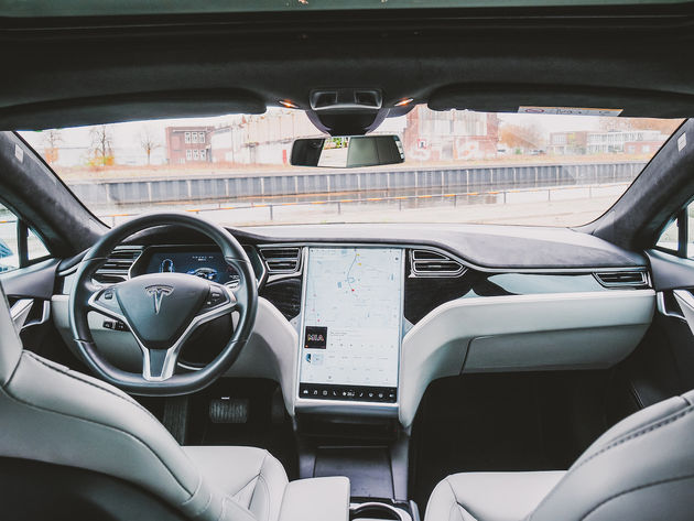 interieur-tesla-model-s.jpeg