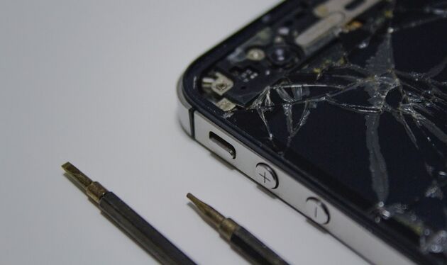 Leuk dat het kan, maar zeker niet voor iedereen weggelegd, het zelf repareren van een iPhone.