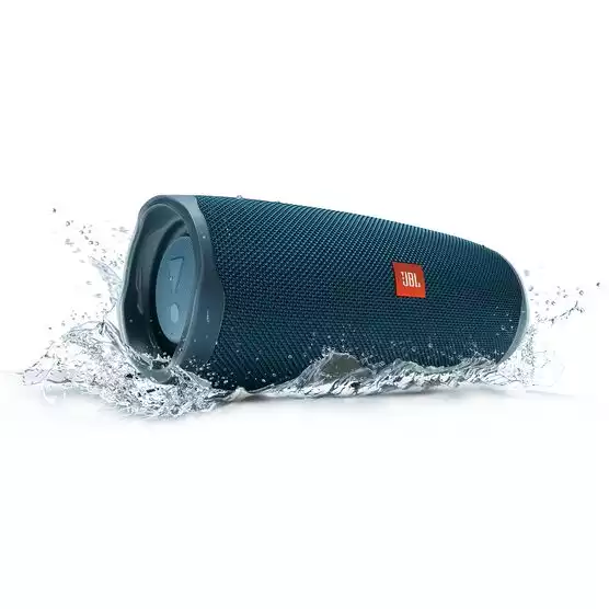 <em>De JBL Charge 4 draadloze speaker is waterproof<\/em>