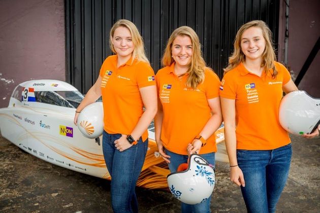 <i>De drie bestuurders van het Nuon Solar Team bij de Nuna 9.</i>