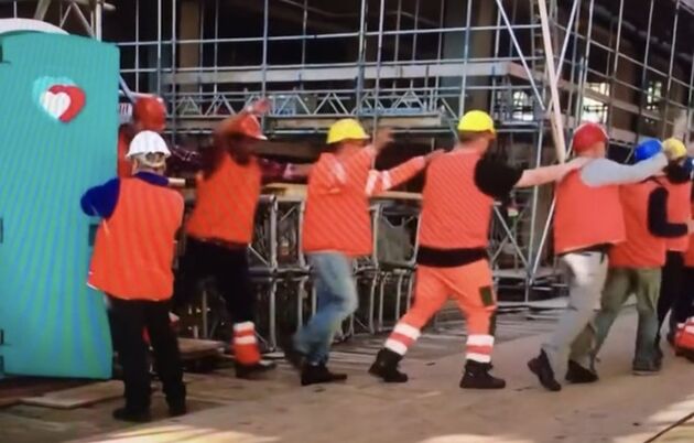 De feestende bouwvakkers in Qatar hebben de merkwaarde van Jumbo geen goed gedaan.