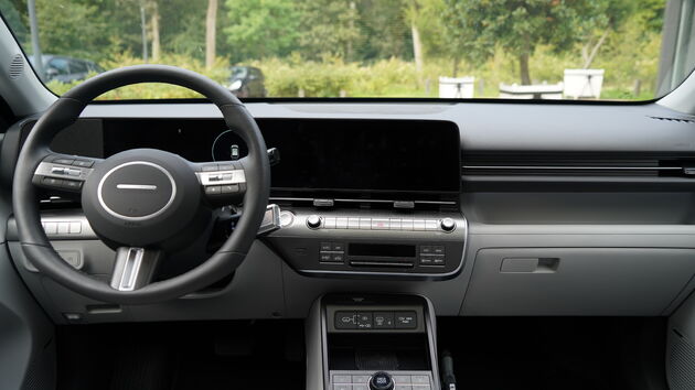 Kona_Hybrid_2023_interieur_01