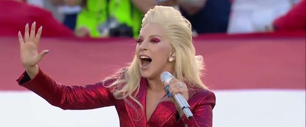 Lady Gaga tijdens de Super Bowl 2016