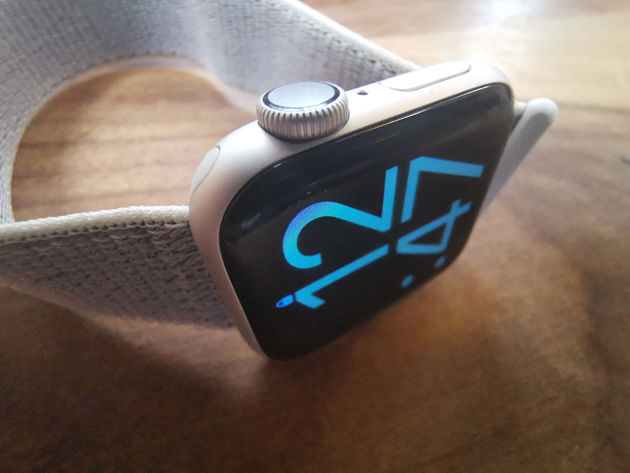 mate-20-cloesup-watch.jpeg