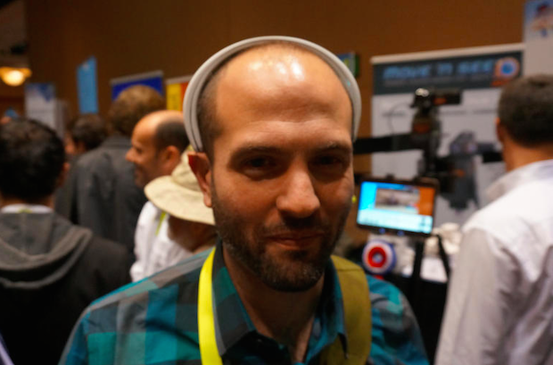 Zo ziet het eruit als je de wearable op je hoofd draagt. Picture by: Anthony Domanico\/CNET.