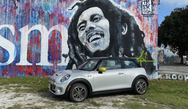 MINI Electric & Bob Marley, One Love. Lokatie Wynwood Walls - Art district Miami