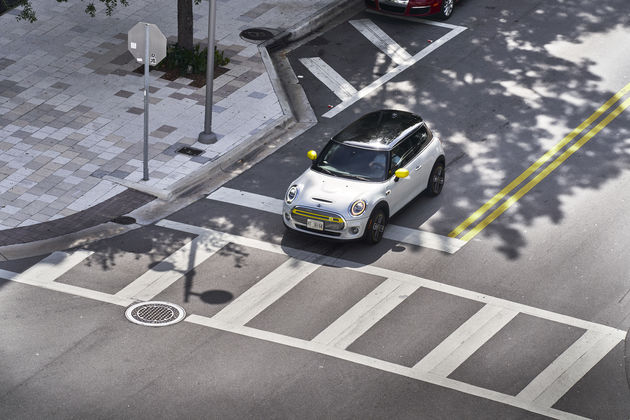 En als je het door hebt kun al remmend de range van de auto aanzienlijk verhogen.