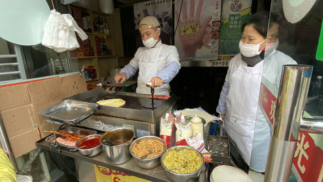 Streetfood als ontbijt, het past bij deze stad