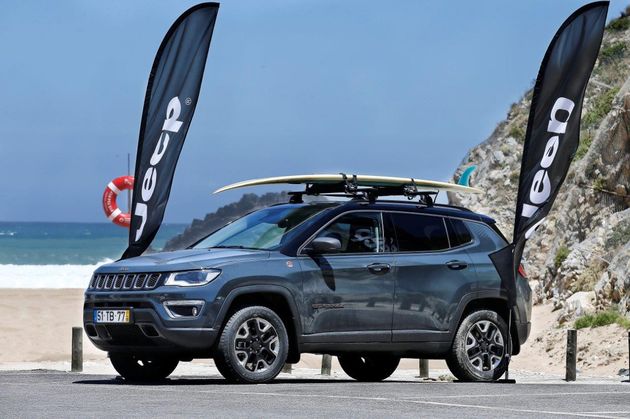 Jeep Compass aan het strand, soms klopt een foto helemaal