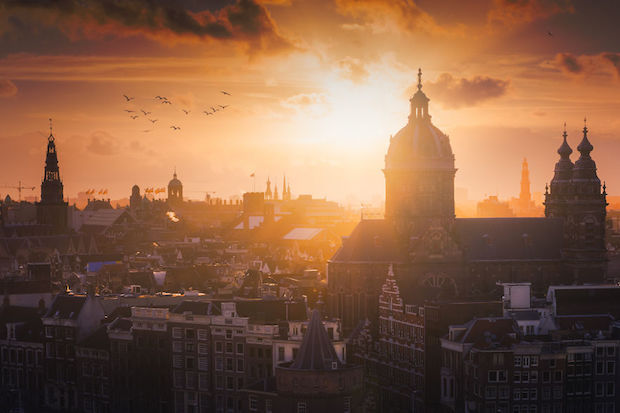 <em>Amsterdam<\/em>