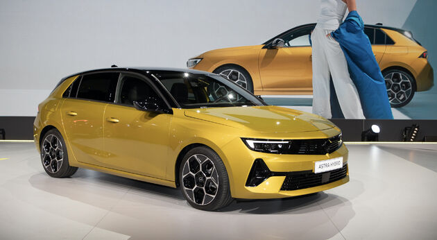 De Opel Astra zonder wrap, strak, modern en een duidelijk statement