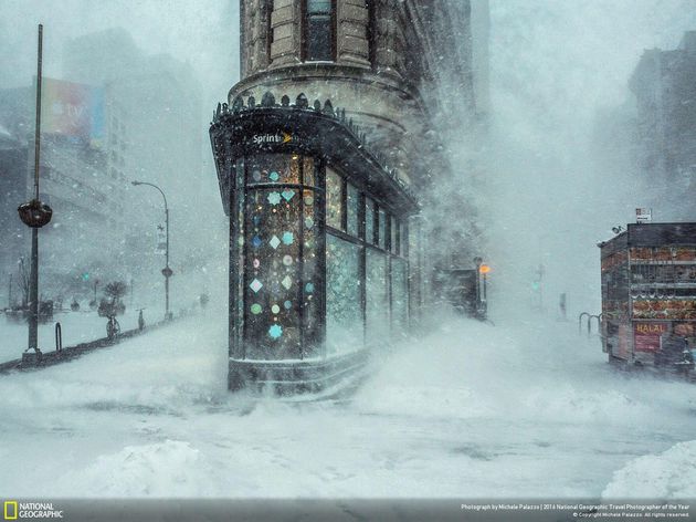 <em>Jonas Blizzard and the Flatiron Building \/ Photo by Michele Palazzo<\/em>