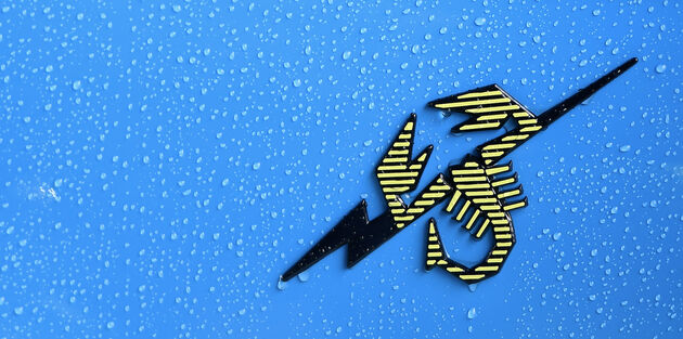 De Abarth is elektrisch dat betekent ook een nieuw logo..