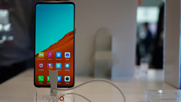 Nubia X voorzijde zonder notch en camera