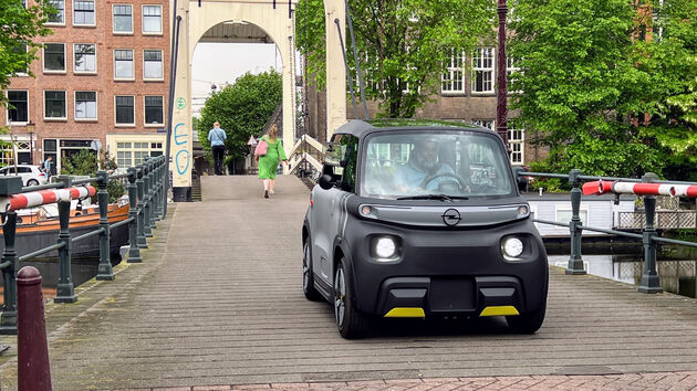 Opel Rocks-e in de Amsterdamse grachtengordel lijkt een perfect match