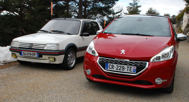 Peugeot 205 GTi en Peugeot 208 GTi - foto via Carscoops.com