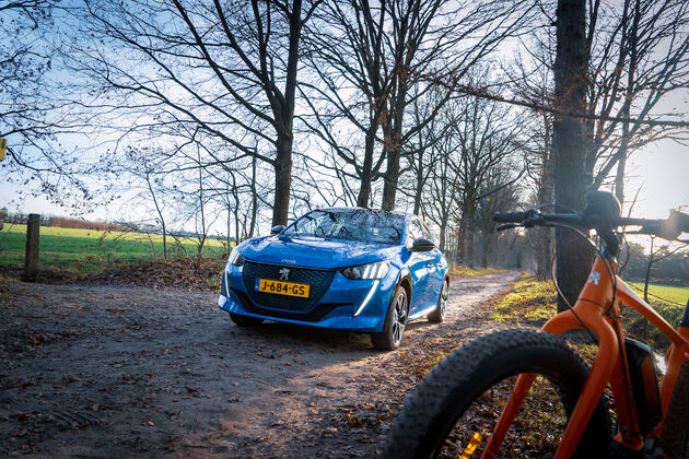 peugeot-e208-Front_Fatbike