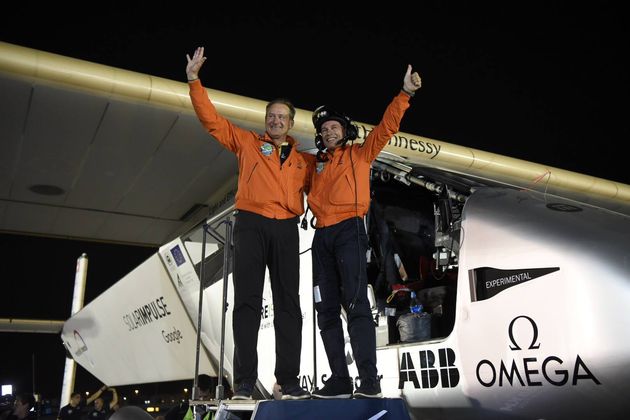 De trotse piloten van de Solar Impulse 2