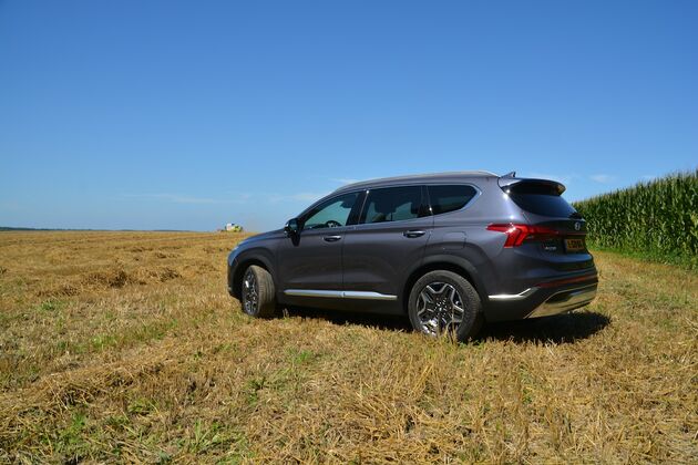 Even op bezoek bij de boer in het veld? Met deze SUV is dat geen enkel probleem.