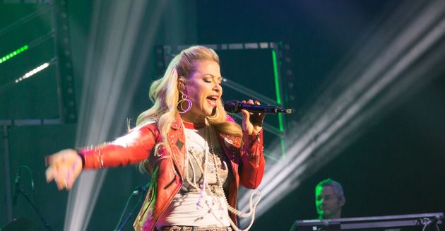 Anastacia with Sennheiser: <em>Photo Credit: Barbara Weber<\/em>