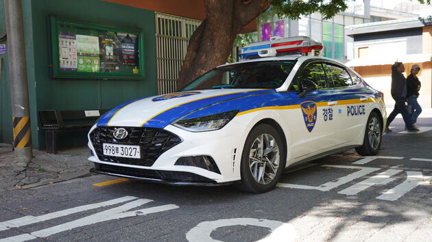 Ook de politie in Seoul rijdt in het huismerk van de stad, Hyundai dus